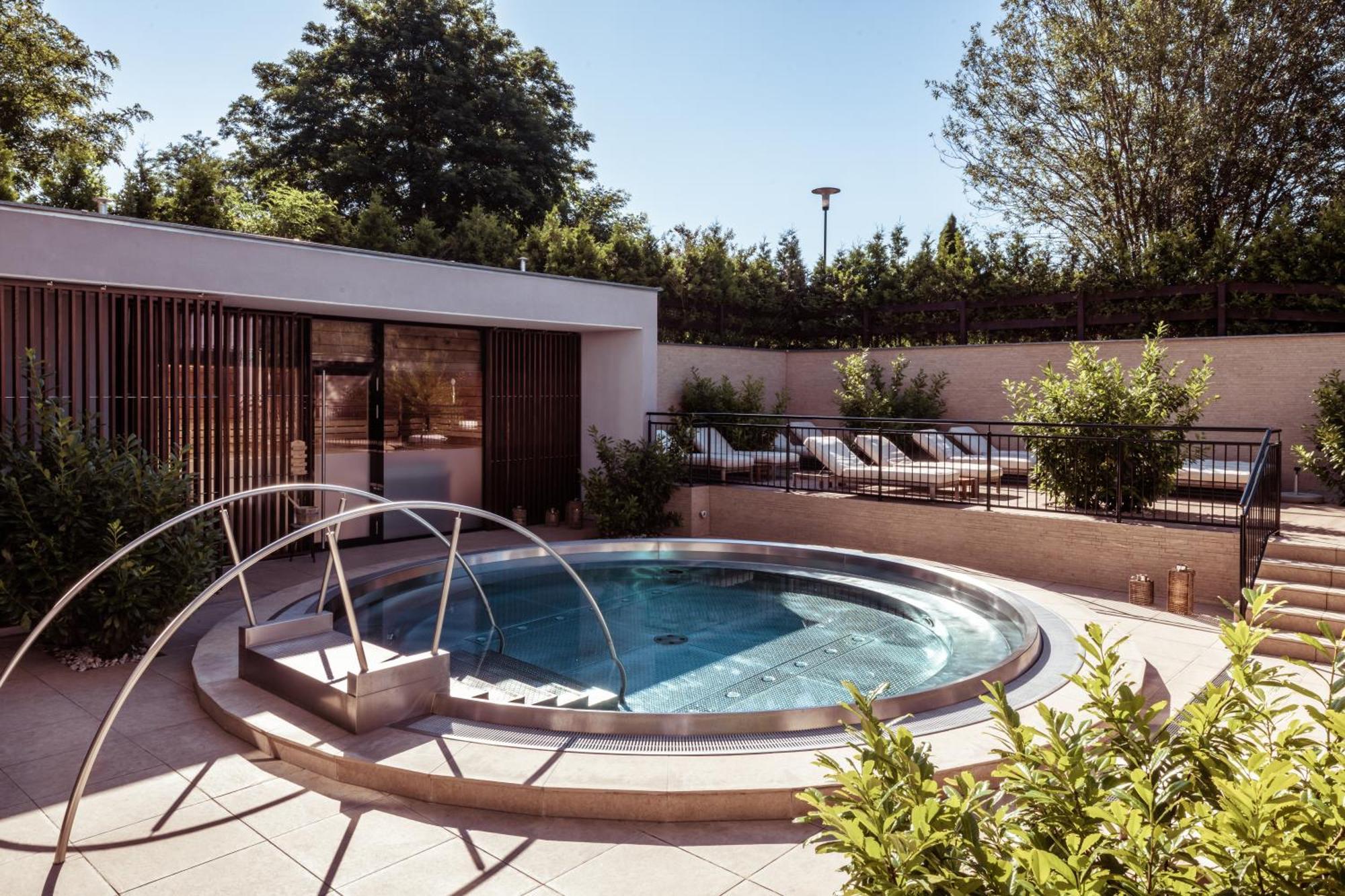 Falkensteiner Balance Resort Stegersbach - Adults Only 외부 사진 A spa at the Hotel de Crillon, Paris